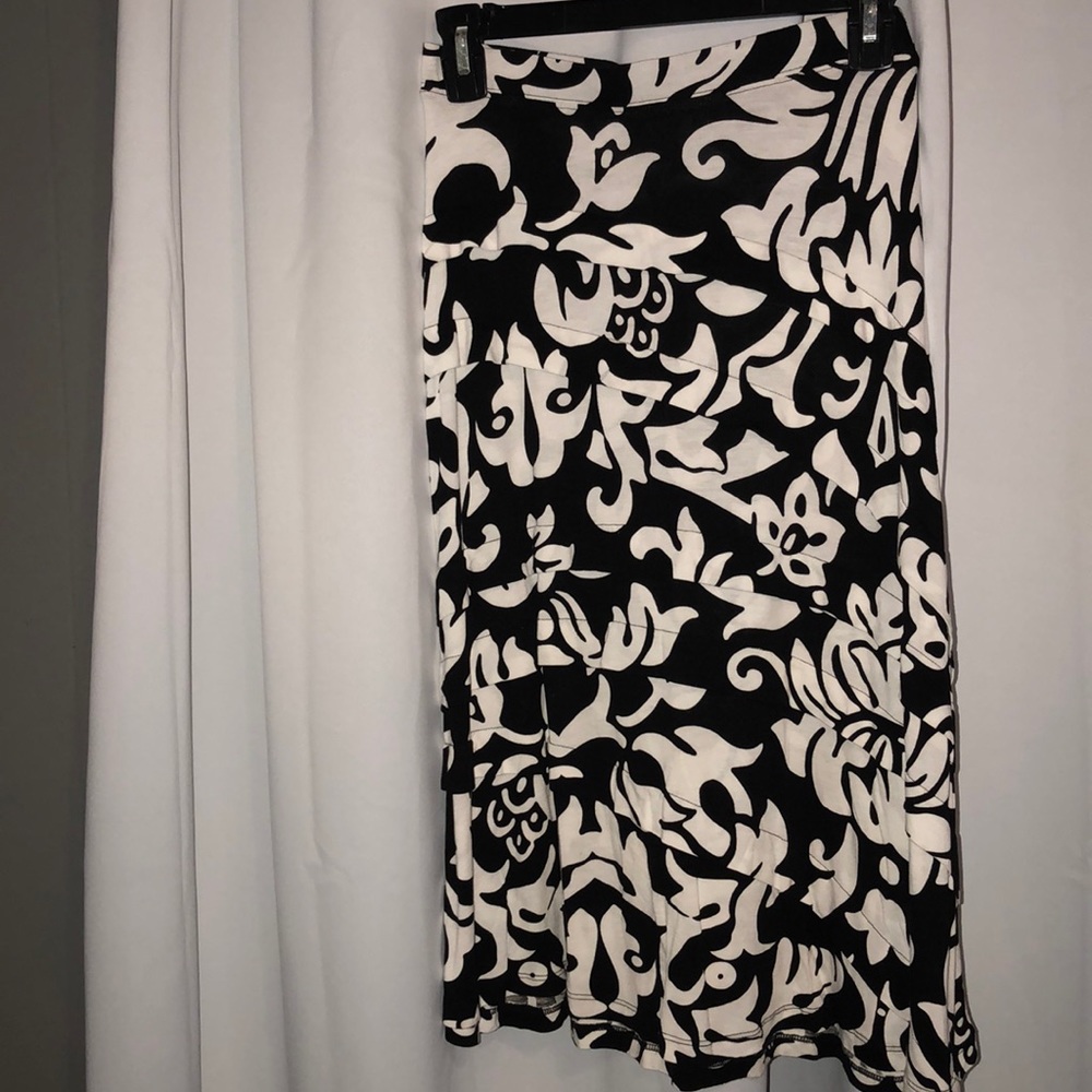 INC mid length black and white pattern shirt